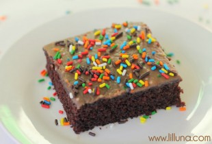 Buttermilk Sheet Cake { lilluna.com }