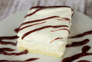 Cream Puff Cake. YUMMY!! { lilluna.com }