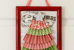 Christmas Door Frame on { lilluna.com }