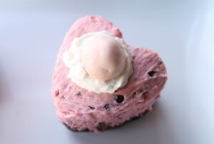 berry-oreo-mini-heart-cheesecakes-5