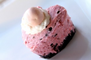 berry-oreo-mini-heart-cheesecakes-6