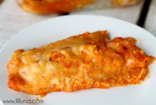 Red Cheese Enchiladas. Recipe on { lilluna.com } #enchiladas