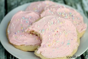 Yummy Sugar Cookies. Recipe on { lilluna.com }