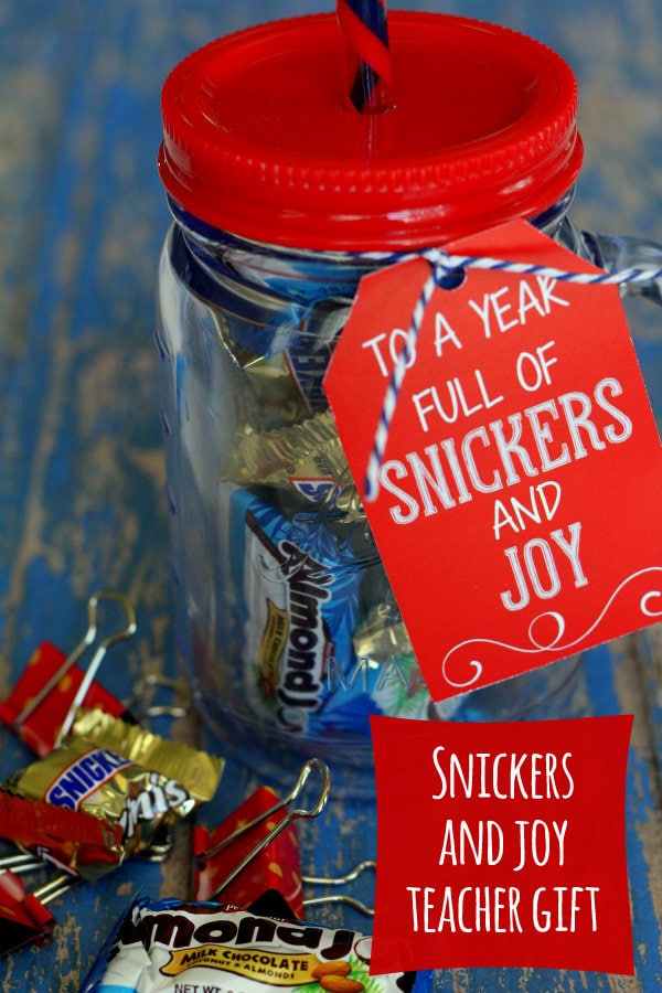 Cute and Easy Snickers and Joy Teacher Gift on { lilluna.com } #teachergift