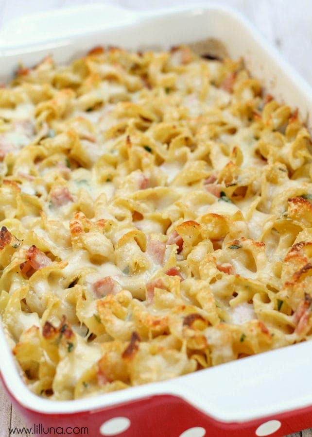 http://lilluna.com/wp-content/uploads/2014/10/macaroni-and-cheese-4.jpg