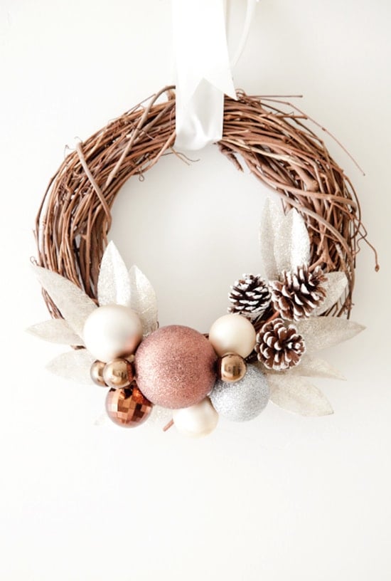 Beautiful diy holiday wreath with ornaments and pine cones so pretty lilluna.com 