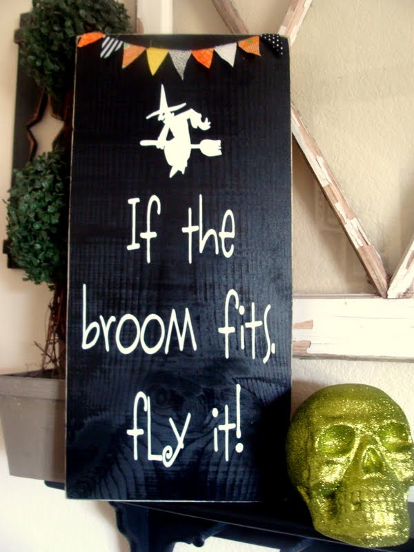 If the Broom Fits Sign and Bunting perfect to display during Halloween. { lilluna.com }