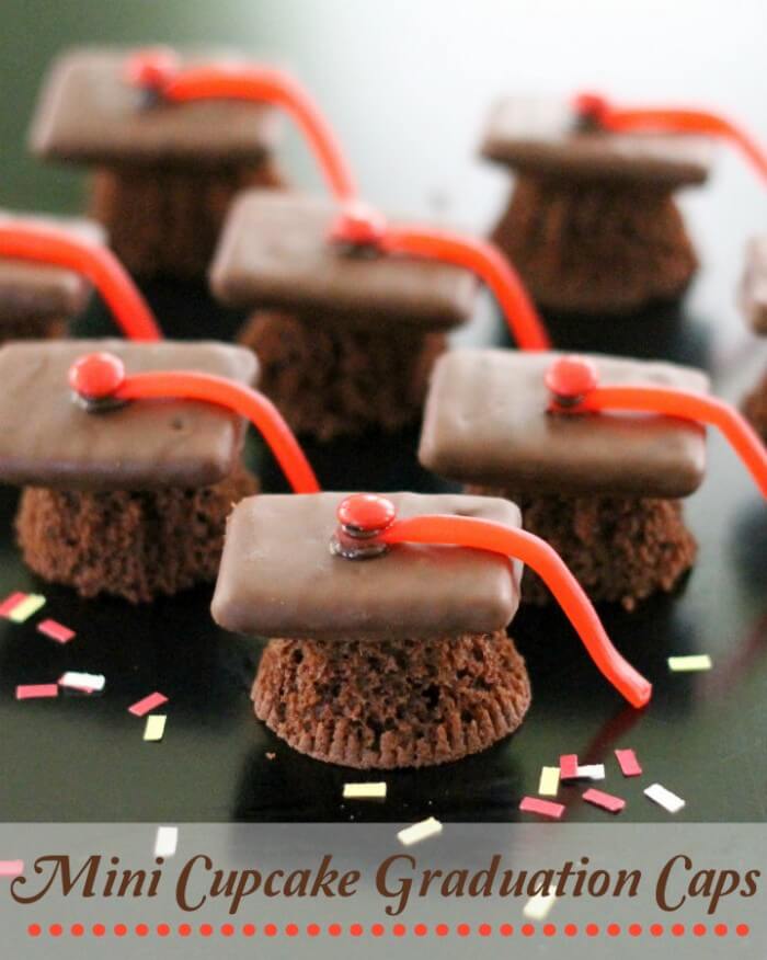 EASY Mini Cupcake Graduation Caps! So fun and easy to make! Your guests will enjoy the mini cupcakes, grahams, & candy!