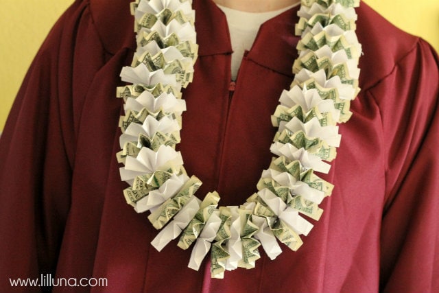 How to make Money Leis on { lilluna.com } Such a great graduation gift!!