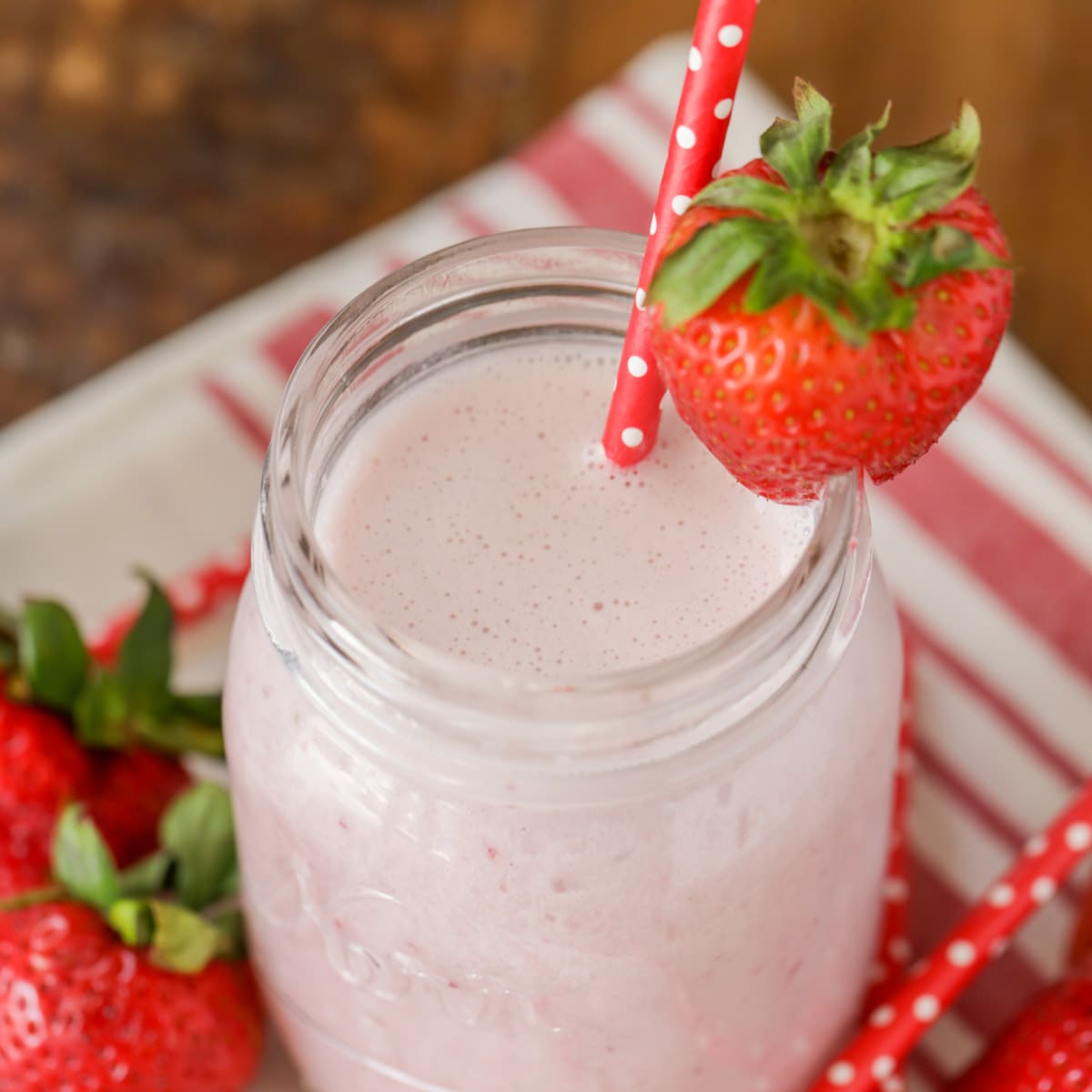 Glass mason jar filled with strawberry pudding milkshakes