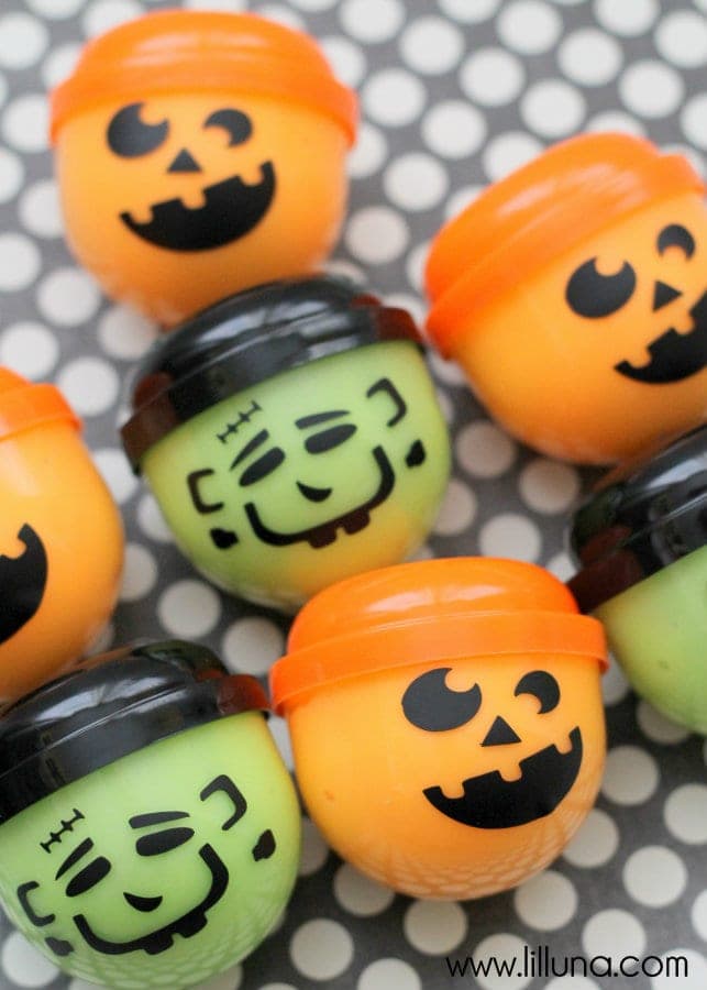 Halloween Gak Treats - every kid would come knocking on your door if you were handing out these! { lilluna.com }