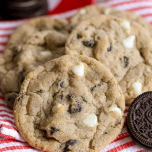 Cookie N Cream Cookies - soft and chewy cookies filled with white chocolate chips and Oreos. { lilluna.com }