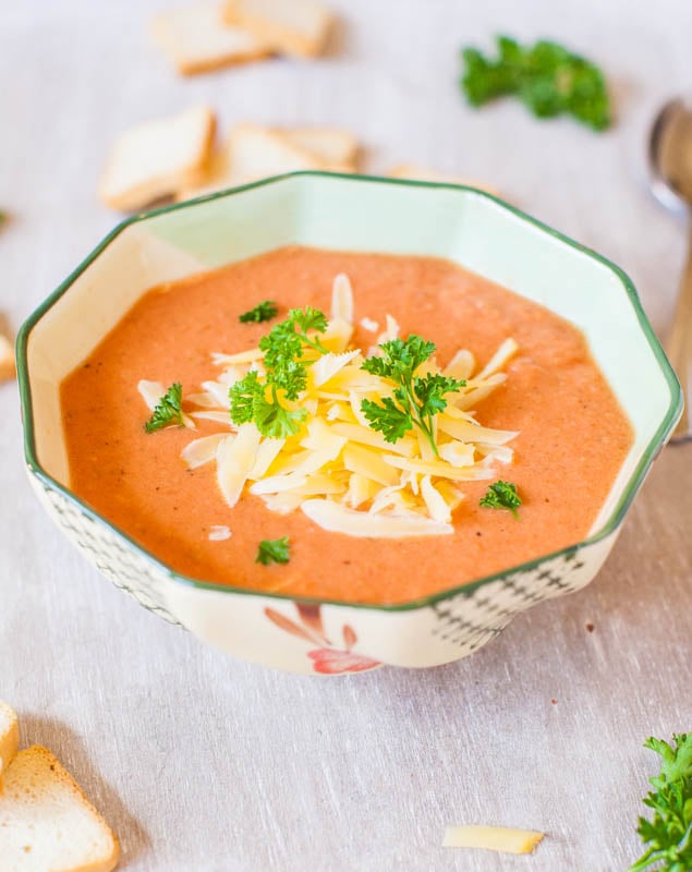 40 Must Keep Soup Recipes. Great roundup on { lilluna.com } SO many delicious recipes!!