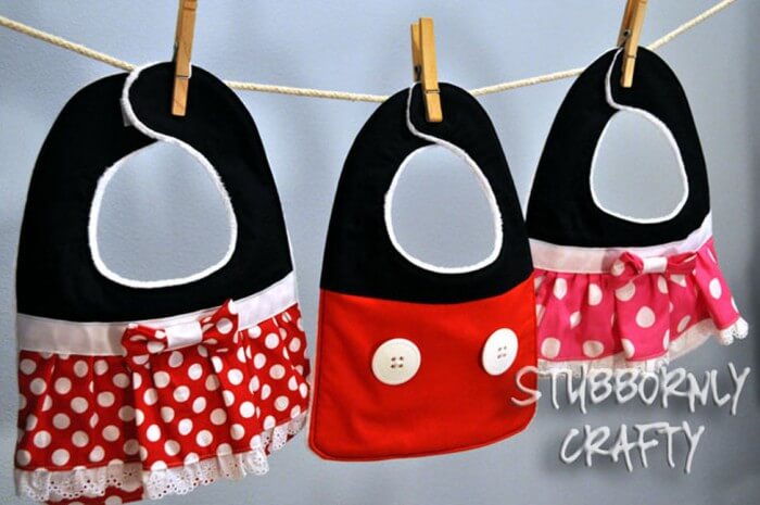 Mickey and Minnie Baby Bib Tutorial on { lilluna.com } So cute!!!