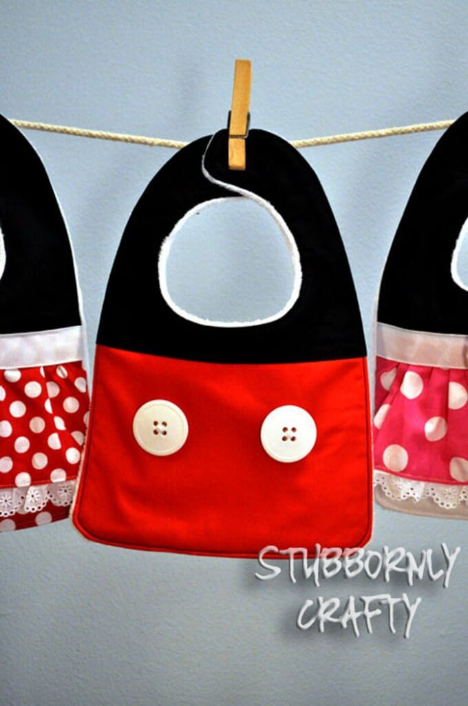 Mickey and Minnie Baby Bib Tutorial on { lilluna.com } So cute!!!