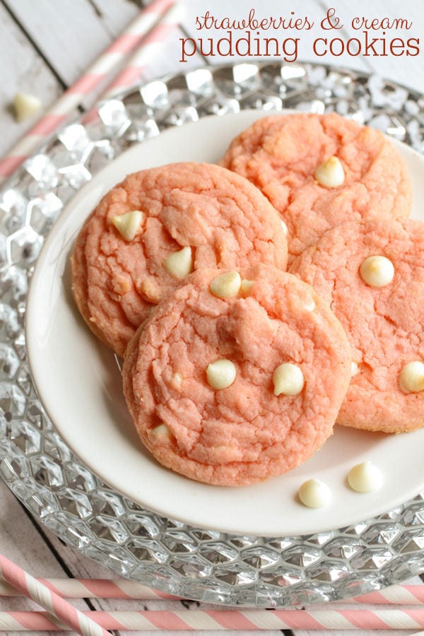 Delicious Strawberries N Cream Pudding Cookies that everyone will love! { lilluna.com }