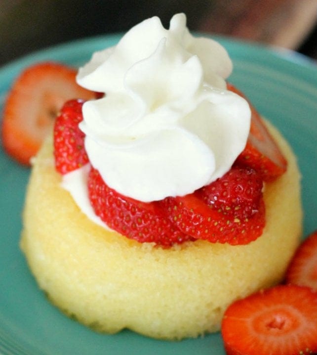 Strawberry Pound Cake {with Cream Cheese Glaze} Lil Luna