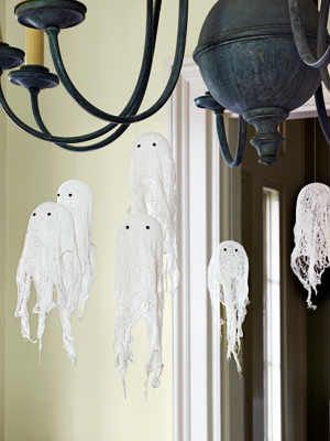 45 Halloween Decor Ideas - TONS of spooky and fun Halloween decorations to inspire you!! { lilluna.com }