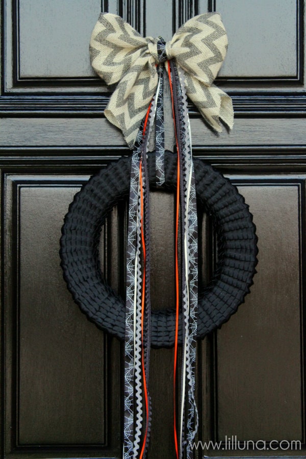 Halloween Ribbon Wreath Tutorial on { lilluna.com } #halloween #wreath