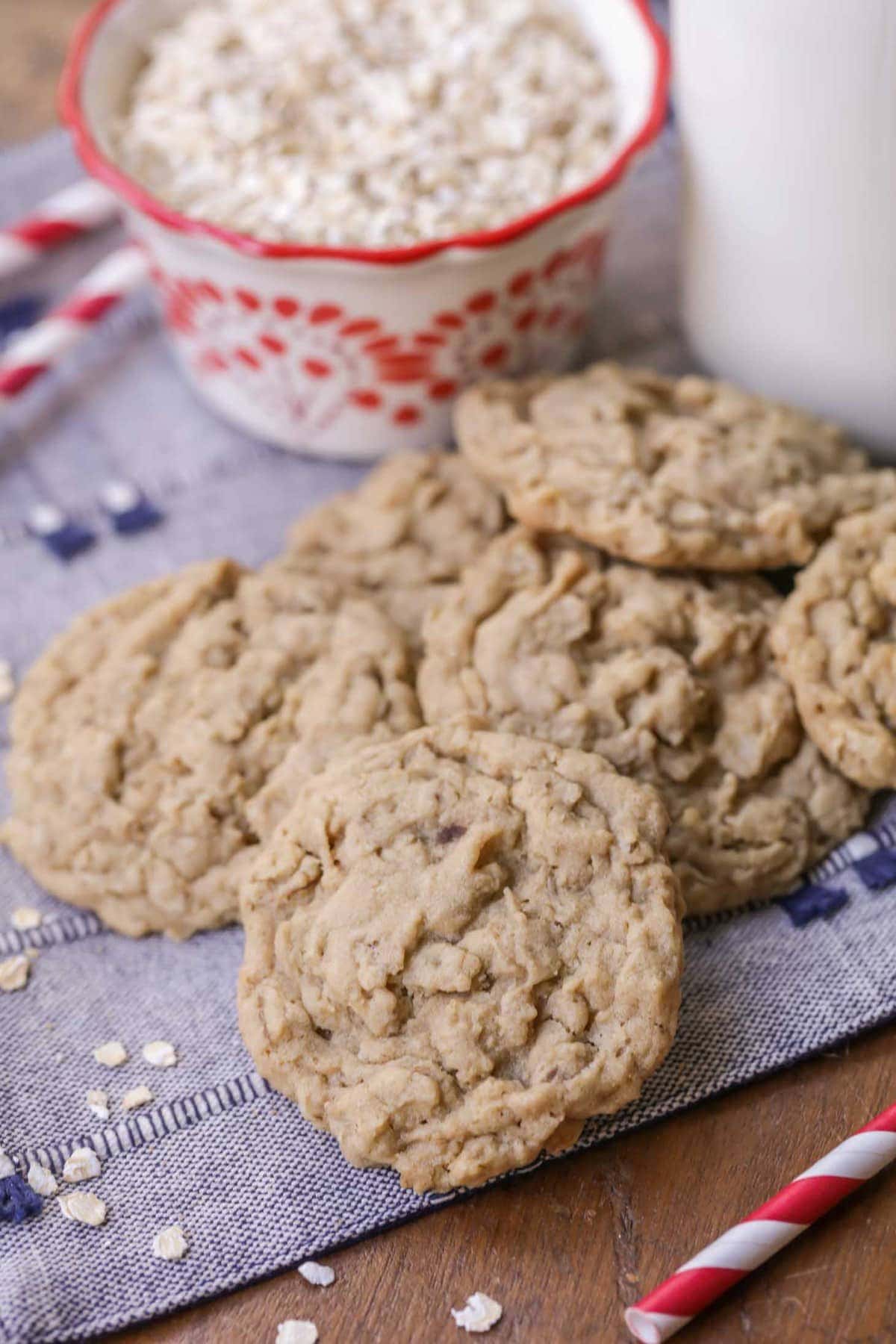 Soft & Easy Oatmeal Cookies recipe | Lil' Luna