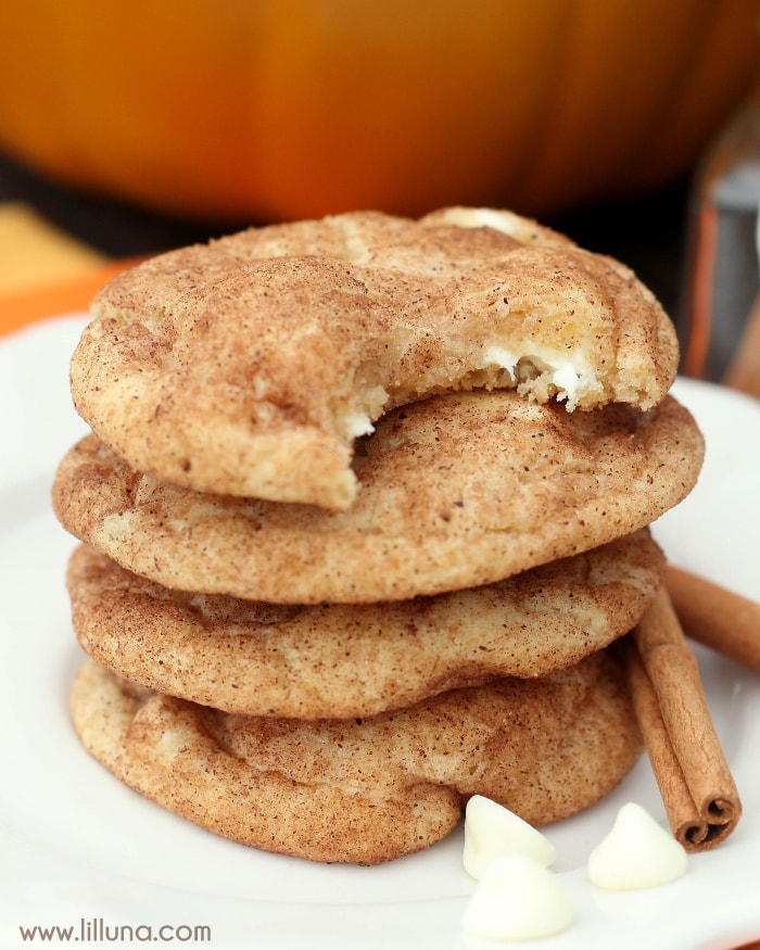 DELICIOUS White Chocolate Pumpkin Spice Snickerdoodles - they're so soft and are the perfect fall treat. Get the recipe on { lilluna.com }