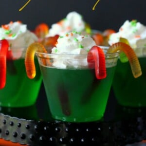 https://lilluna.com/wp-content/uploads/2013/10/FUN-Gummy-Worm-Jello-Cups-on-lilluna.com--300x300.jpg