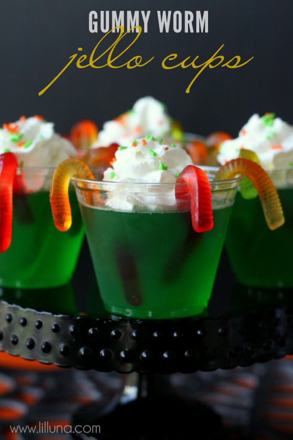 FUN Gummy Worm Jello Cups recipe on { lilluna.com } SO easy and kids love them!!