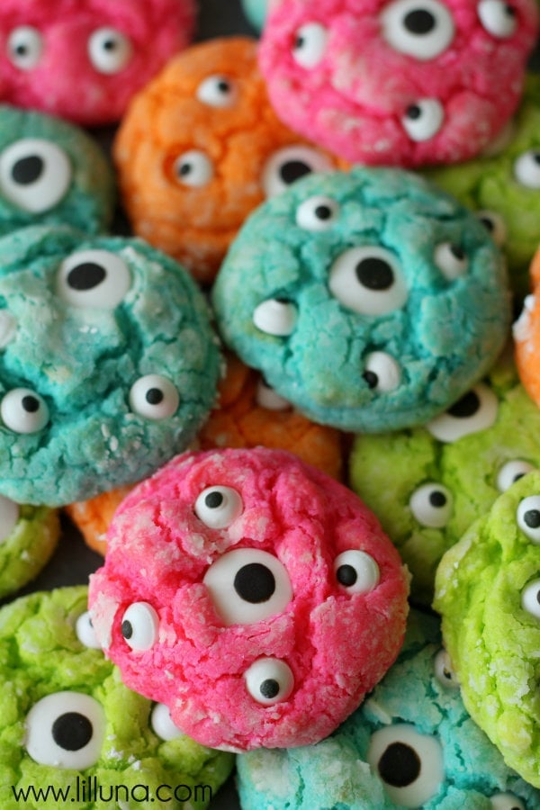 Halloween Recipes - These Halloween Monster Treats are easy to make and super fun to eat. Pin it now and make them later!