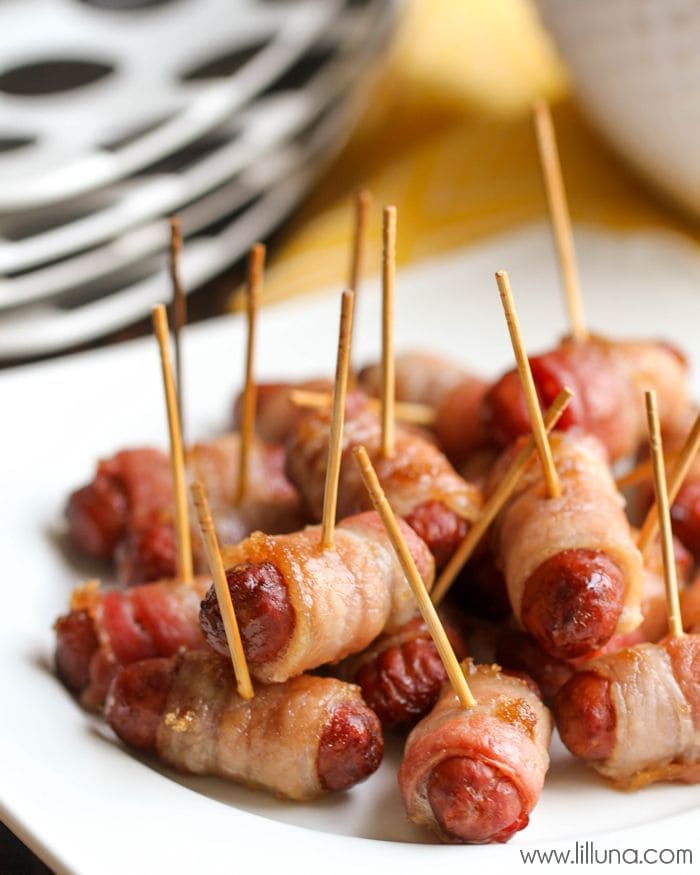 Bacon Wrapped Lil' Smokies qui sont un pur paradis ! { lilluna.com } Le meilleur petit apéritif !!