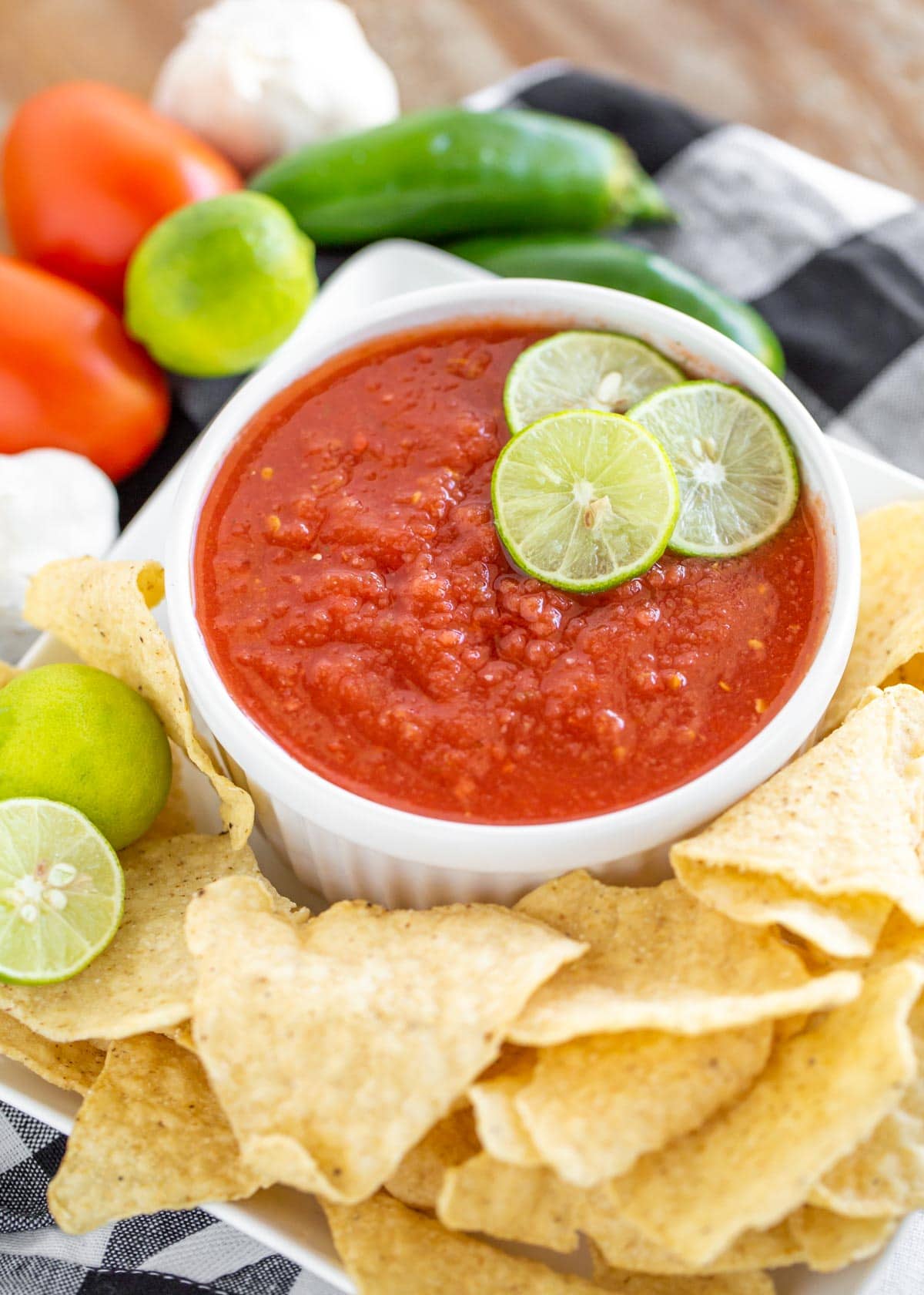 Chili's copycat salsa served on a platte with tortilla chips