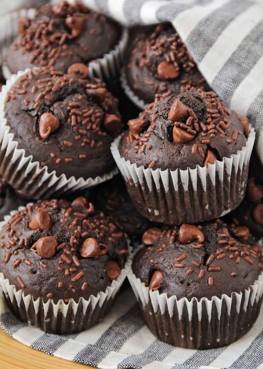 Quick + Easy Chocolate Muffins {+VIDEO} | Lil&amp;#39; Luna