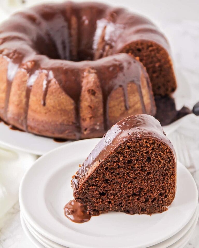 Chocolate Bundt Cake {with Chocolate Ganache Glaze!} | Lil' Luna