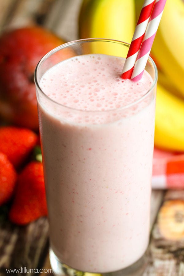 Fruit Smoothie {Quick, Fresh, + SO Easy!!} | Lil' Luna