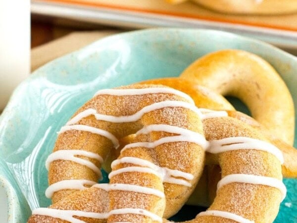 cinnamon pretzel with vanilla glaze