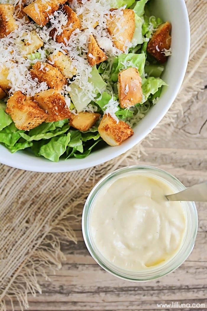 Delicious Homemade Caesar Salad with Homemade Croutons recipe on { lilluna.com }. Very easy and the prefect side salad.