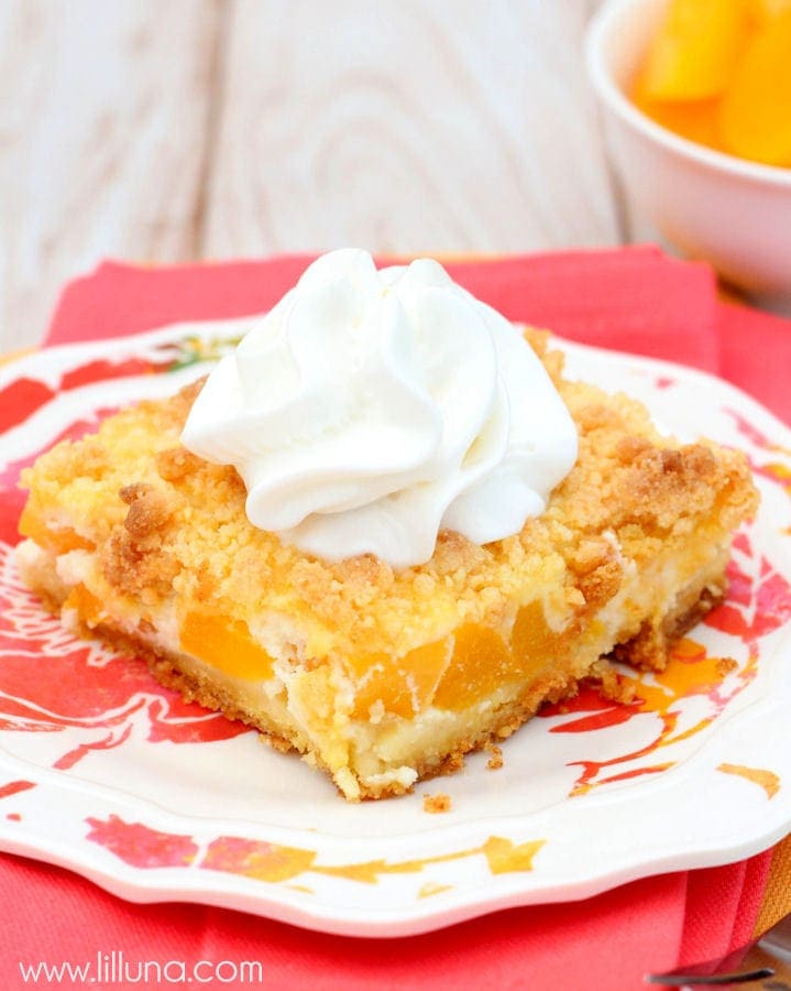 Delicious Peaches N Cream Bars recipe { lilluna.com }