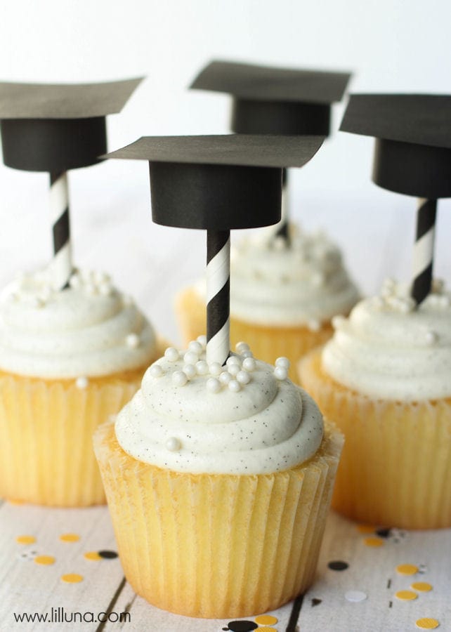 Super Cute DIY Graduation Cap Cupcake Toppers! Tutorial on { lilluna.com } All you need is some scrapbook paper, scissors, glue, & straws!!