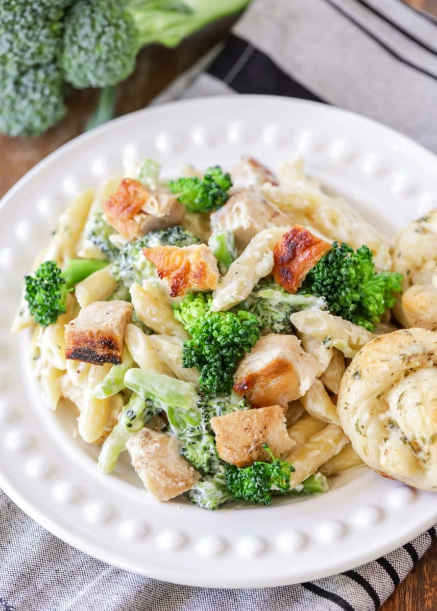 Chicken Broccoli Alfredo {Easy + Cheesy} | Lil' Luna