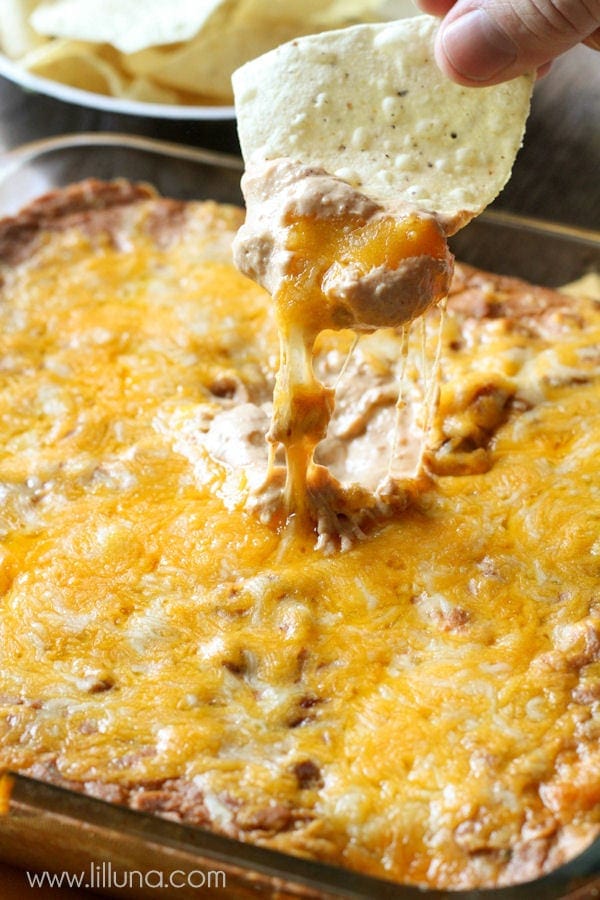 Super delicious and easy Cream Cheese Bean Dip! { lilluna.com } #beandip