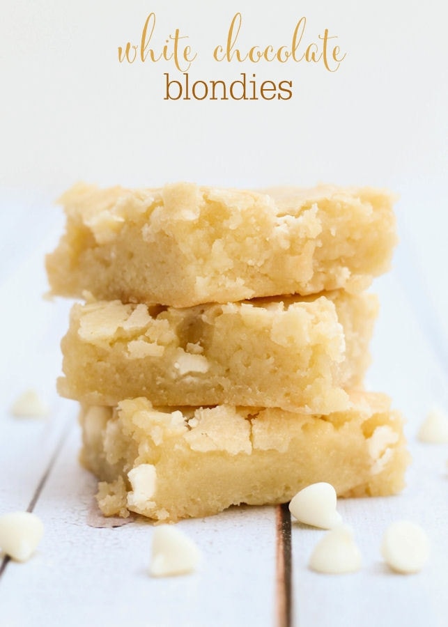 Super gooey and delicious White Chocolate Blondies recipe on { lilluna.com } A vanilla brownie with white chocolate chips.