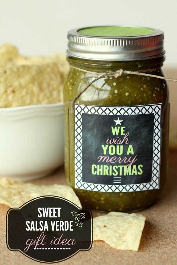 Sweet Salsa Verde Christmas Gift with Free Printable on { lilluna.com } A tasty gift with few ingredients!!