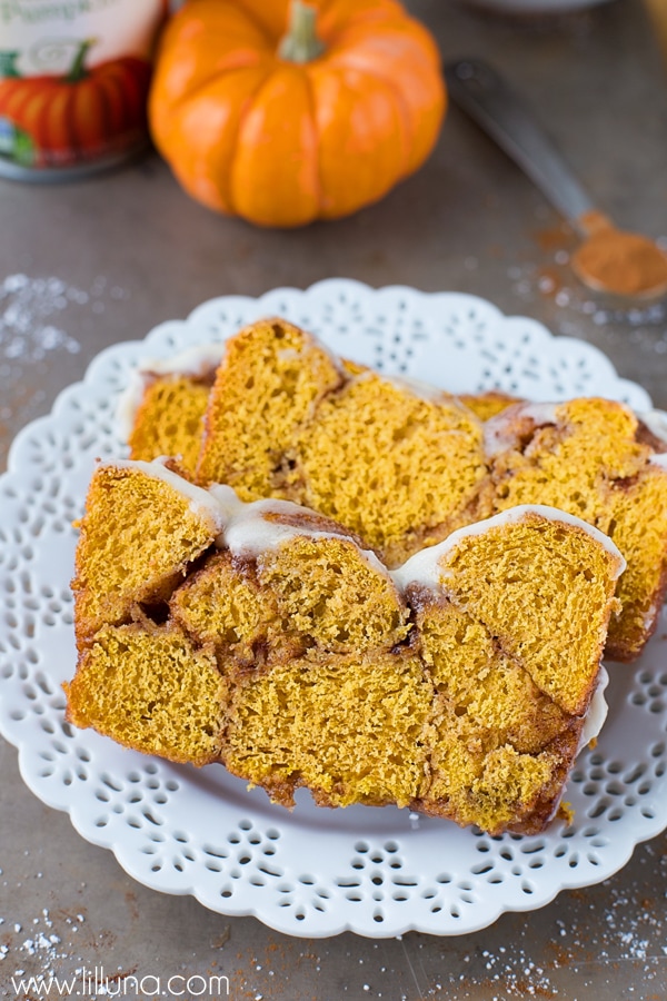 Slices of bubble bread on a white decorative plate