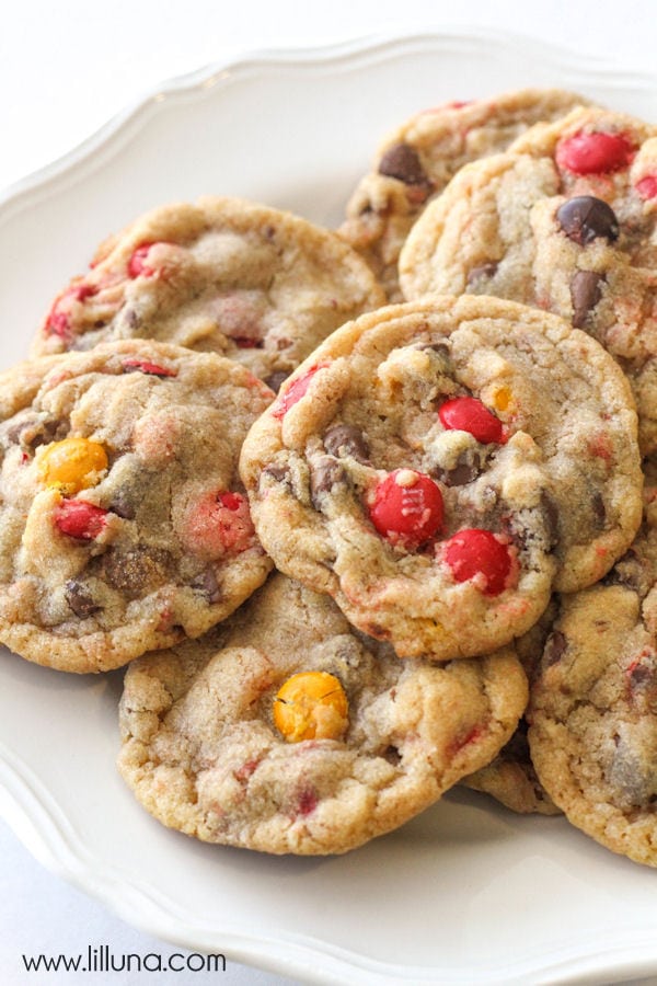 Delicious M&M Cookies recipe!! Super soft chocolate chip cookies mixed with m&m's!