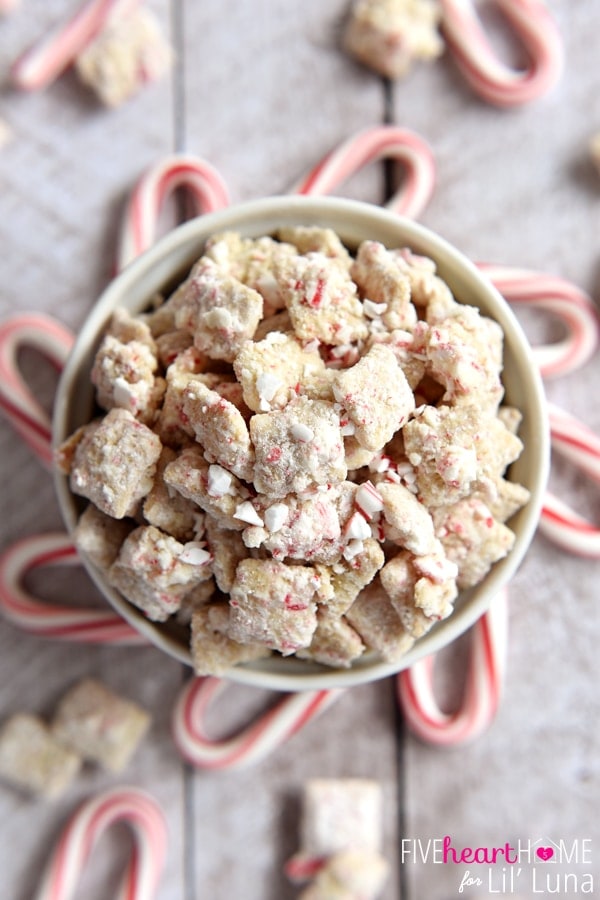 White Chocolate Peppermint Puppy Chow ~ made with Chex cereal and candy canes, this holiday snack mix is perfect for serving at parties or giving as a gift to neighbors and friends!
