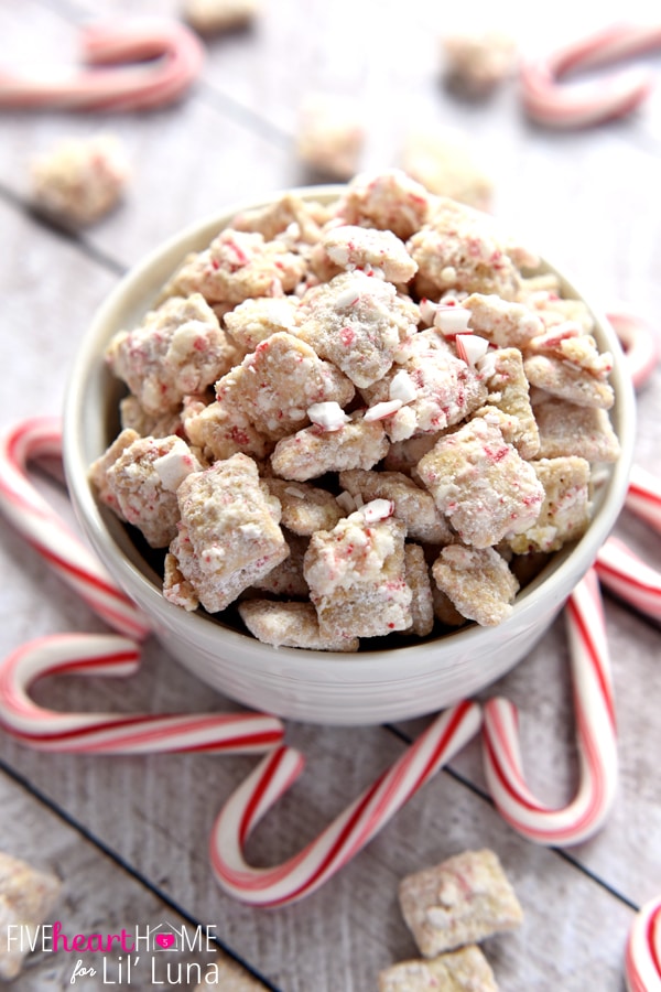 White Chocolate Peppermint Puppy Chow ~ made with Chex cereal and candy canes, this holiday snack mix is perfect for serving at parties or giving as a gift to neighbors and friends!