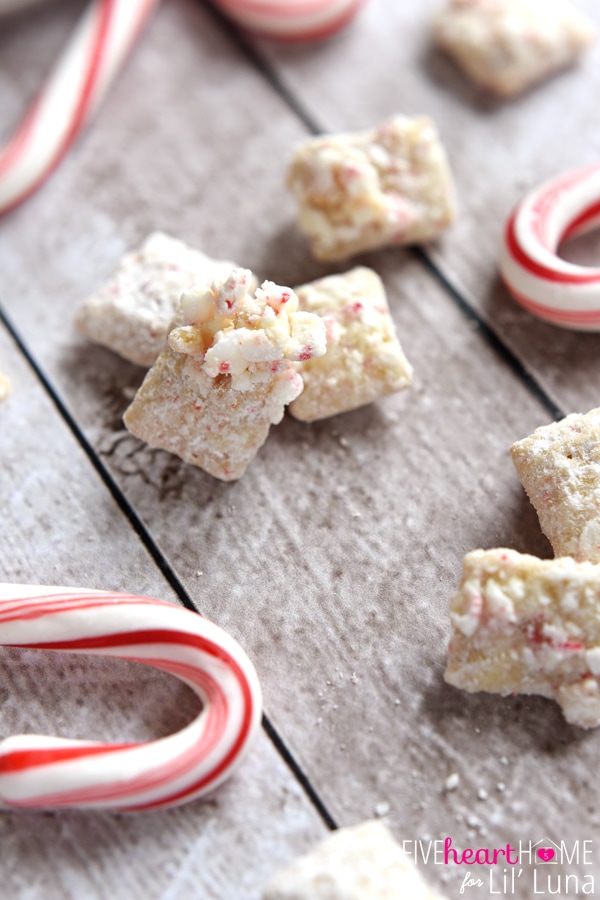 White Chocolate Peppermint Puppy Chow ~ made with Chex cereal and candy canes, this holiday snack mix is perfect for serving at parties or giving as a gift to neighbors and friends!