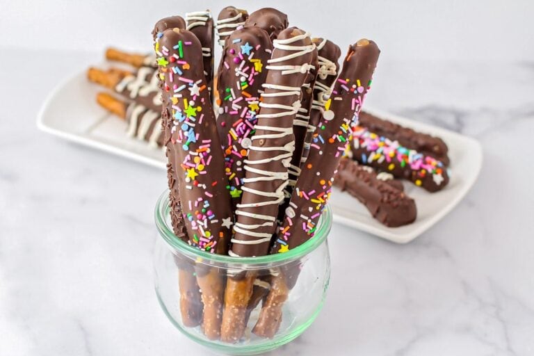 Caramel + Chocolate Covered Pretzel Rods | Lil' Luna