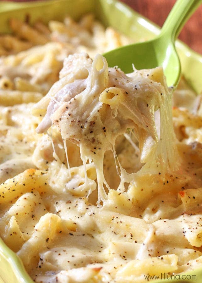 Easy Chicken Alfredo Bake {+VIDEO} | Lil' Luna