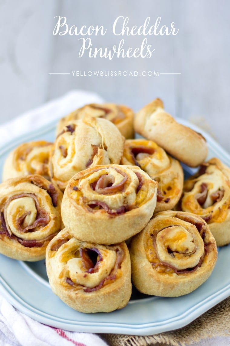 Bacon Cheddar Pinwheels - a simple, delicious and addicting appetizer or snack everyone will love!! { lilluna.com } Crescent dough rolled with cheddar cheese and bacon - so yummy!!