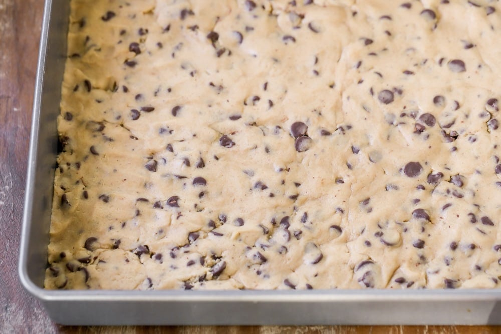 Cookie dough base for dessert